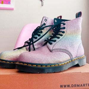 ✨ONLY WORN ONCE✨ RAINBOW GLITTER DOC MARTENS
